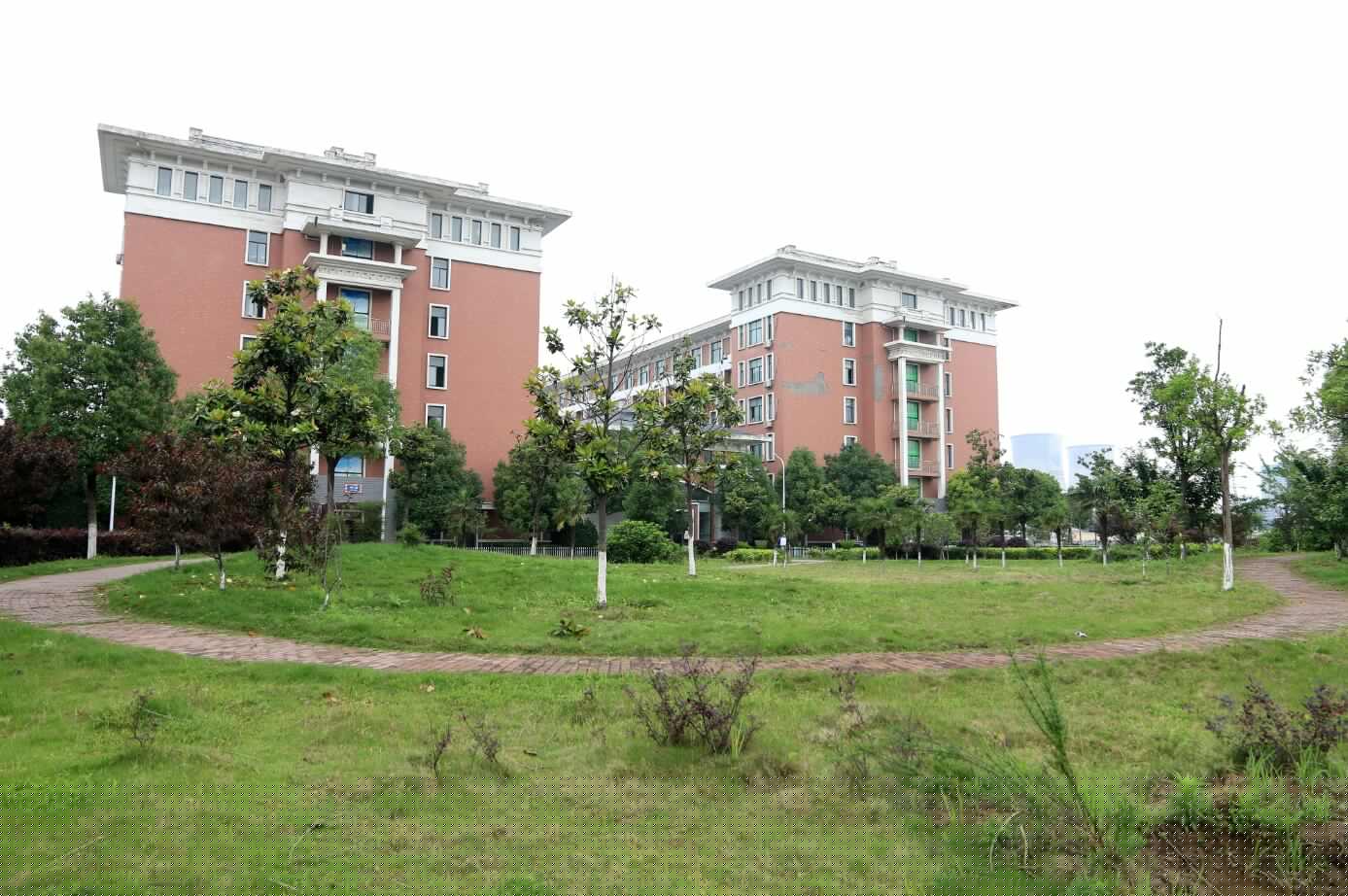 荊州市機(jī)械電子工業(yè)學(xué)校環(huán)境圖