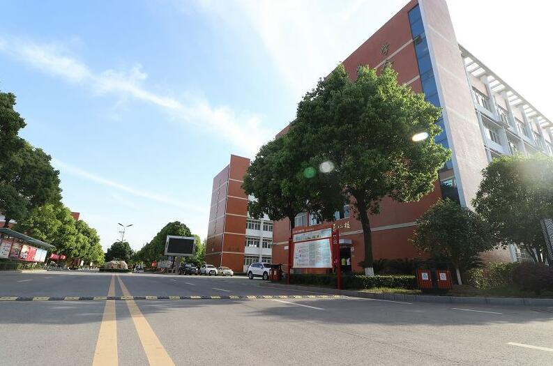 江陵縣職教中心環(huán)境圖