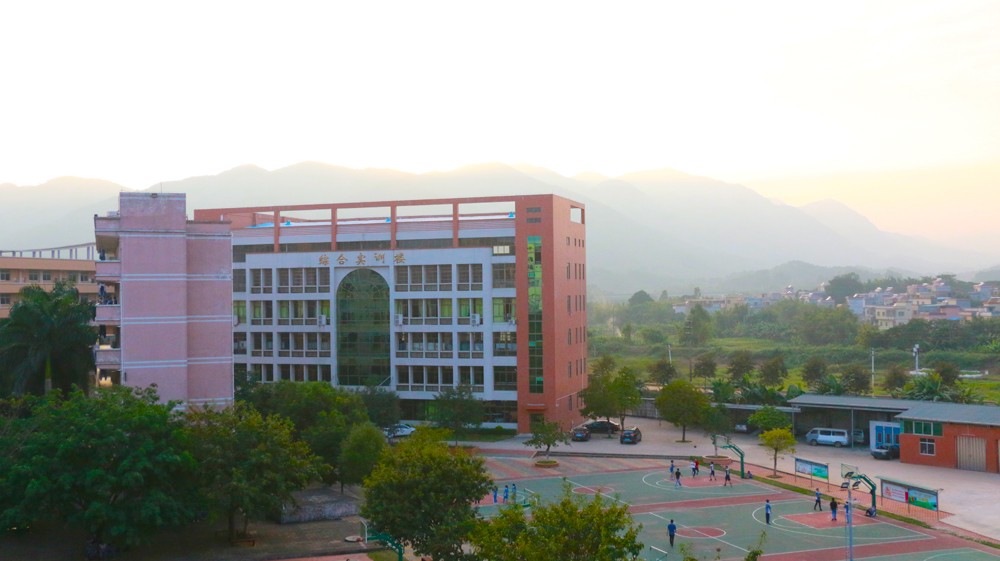 惠州市寶山職業(yè)技術(shù)學(xué)校學(xué)費(fèi)多少、學(xué)校收費(fèi)標(biāo)準(zhǔn)