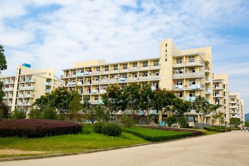 貴定師范學(xué)校學(xué)費(fèi)多少錢