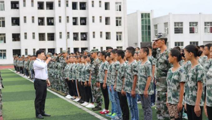 學生軍訓