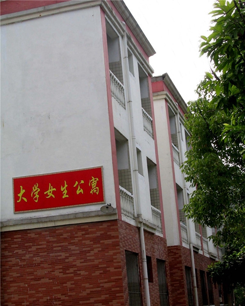 達(dá)州百島湖職業(yè)技術(shù)學(xué)校寢室、宿舍圖片