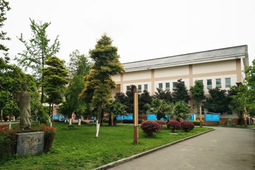 都江堰市職業(yè)中學(xué)圖片、照片