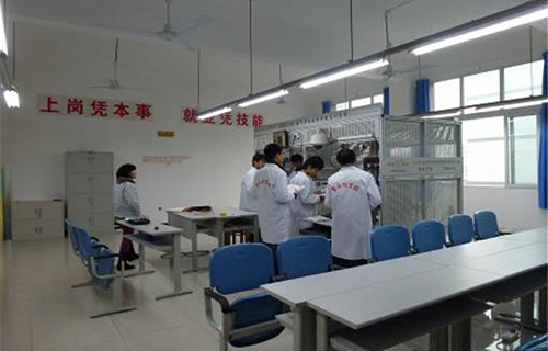 重慶市經(jīng)貿(mào)中等專業(yè)學(xué)校圖片、照片