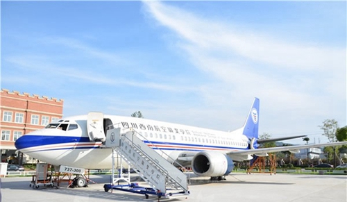 四川西南航空職業(yè)學(xué)院實訓(xùn)設(shè)備波音737-300飛機