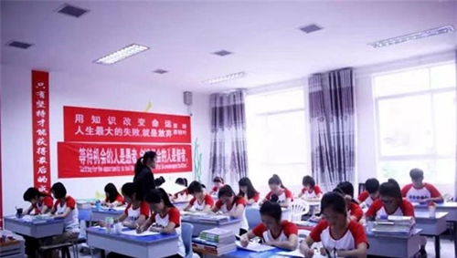 黔南旅游學(xué)校(荔波縣中等職業(yè)學(xué)校)學(xué)前專業(yè)考證輔導(dǎo)班