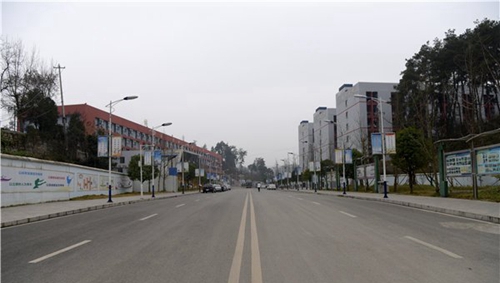 遵義職業(yè)技術(shù)學(xué)校校園通道