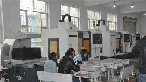 貴州省電子工業(yè)學(xué)校（貴州省國防科技工業(yè)學(xué)校）數(shù)控實訓(xùn)車間2