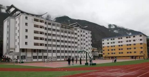 四川省甘孜衛(wèi)生學(xué)?；@球場(chǎng)