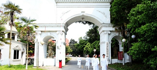 樂山市醫(yī)藥科技學(xué)校校園大門