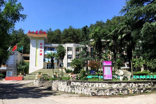 樂山市醫(yī)藥科技學(xué)校教學(xué)大樓