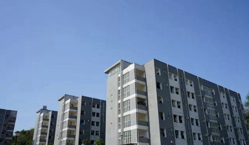 四川省宜賓衛(wèi)生學(xué)校整齊的住宿樓、寢室