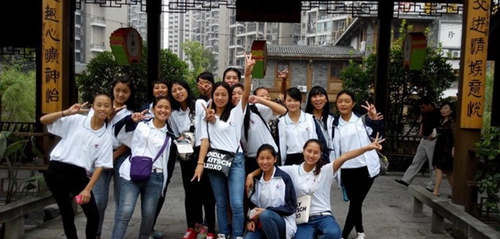 宜賓上寧縣職業(yè)高級(jí)中學(xué)校（長寧縣職業(yè)技術(shù)學(xué)校）9+3的同學(xué)們參觀南溪古鎮(zhèn)