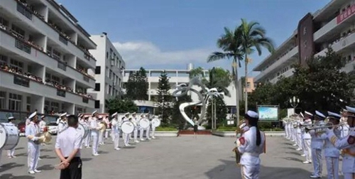 四川省高縣職業(yè)技術學校（高縣職校）軍樂隊首演