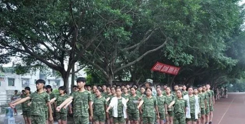 四川省高縣職業(yè)技術學校（高縣職校）新生軍訓