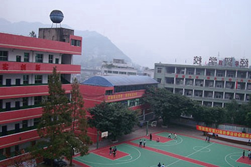 四川省達(dá)州經(jīng)濟(jì)貿(mào)易學(xué)校籃球場(chǎng)