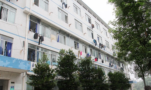 自貢市電子信息職業(yè)技術學校（自貢電信職校）學生寢室、宿舍大樓外