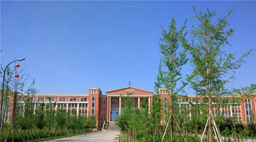 樂山市醫(yī)藥科技學(xué)校（成都校區(qū)）人行道（浦江）