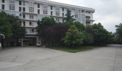 樂(lè)山市醫(yī)藥科技學(xué)校龍泉：校園風(fēng)貌