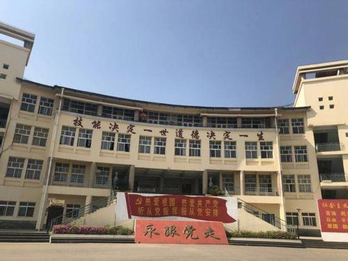 云南新興職業(yè)學(xué)院校園環(huán)境介紹