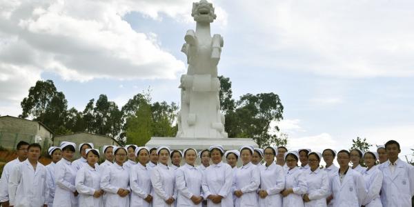 昆明衛(wèi)生職業(yè)學(xué)院護理專業(yè)實習(xí)學(xué)生合影