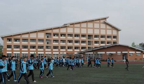 都江堰市職業(yè)中學在校生活