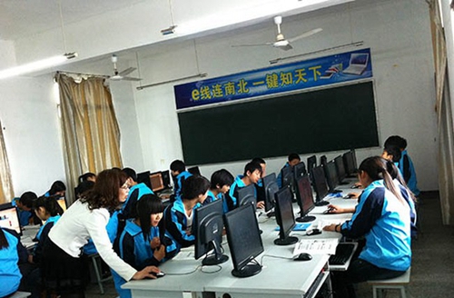 榮縣樂德職業(yè)中學(xué)校計(jì)算機(jī)實(shí)訓(xùn)課