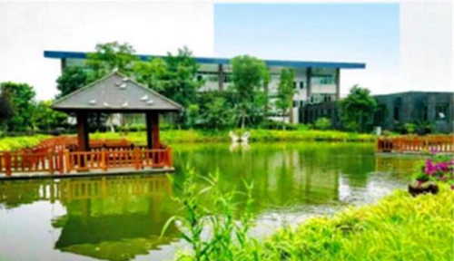 四川省旅游學(xué)校天鵝湖邊聽水亭