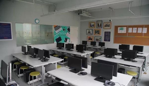 成都百年農工子弟職業(yè)學校微機室