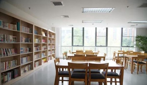 成都百年農工子弟職業(yè)學校圖書室