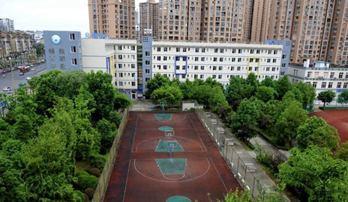 四川省簡陽市高級職業(yè)中學室外籃球場