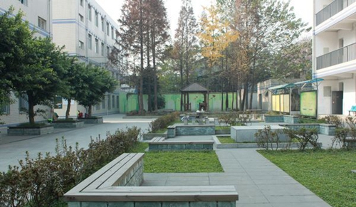 成都市洞子口職業(yè)高級中學(xué)校校園長凳