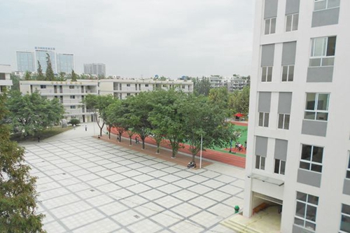 成都市洞子口職業(yè)高級中學(xué)校校園掠影