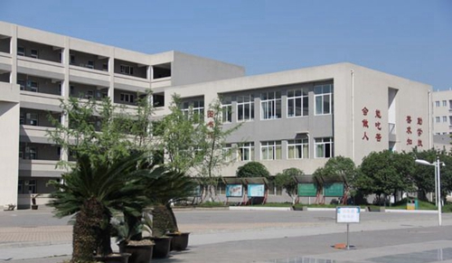 大邑縣技工學校夏日校園