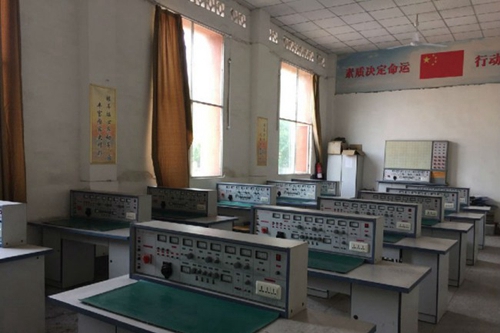 宜賓市翠屏區(qū)天成職業(yè)技術(shù)學(xué)校電子實(shí)驗(yàn)室