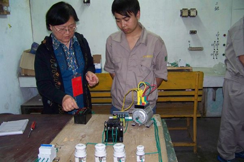 四川省工業(yè)設(shè)備安裝技工學(xué)校電氣技能大賽