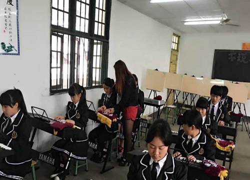 宜賓縣科普職業(yè)技術學校幼師專業(yè)學生上課