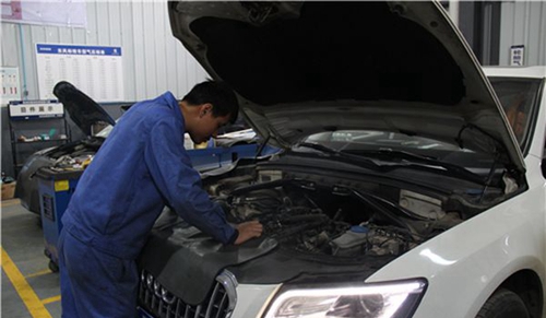 四川礦產(chǎn)機電技師學院汽車維修實訓3