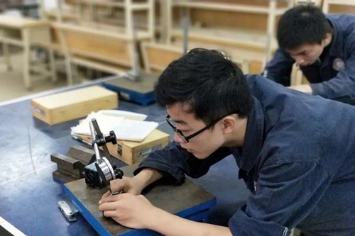 成都市機械高級技工學校數控加工