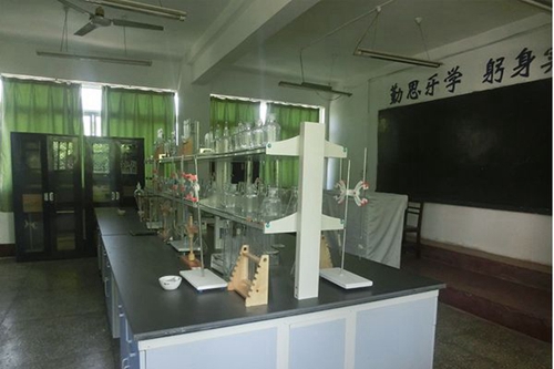 四川育英醫(yī)養(yǎng)科技技工學校實驗儀器
