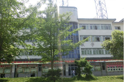 四川育英醫(yī)養(yǎng)科技技工學校教學樓