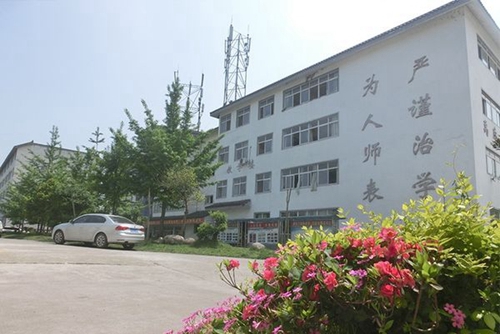 四川育英醫(yī)養(yǎng)科技技工學校學校教學樓