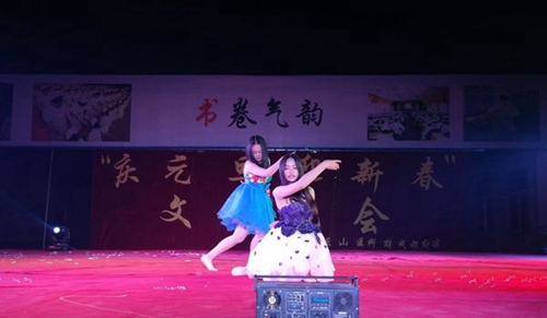 四川育英醫(yī)養(yǎng)科技技工學校元旦晚會3