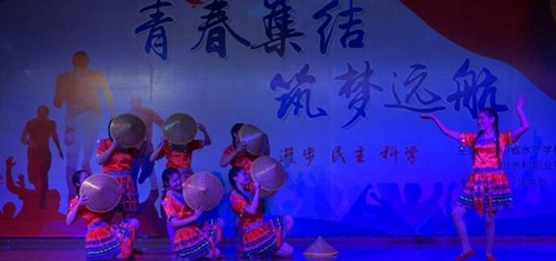 四川省水產(chǎn)學(xué)校文藝晚會(huì)2