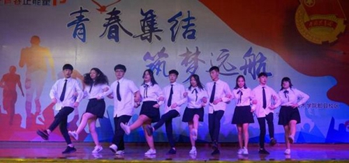 四川省水產(chǎn)學(xué)校文藝晚會(huì)3