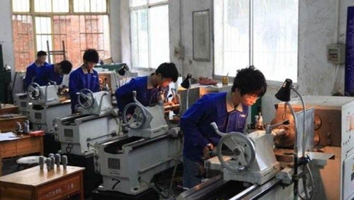 險峰機床廠技校車工專業(yè)
