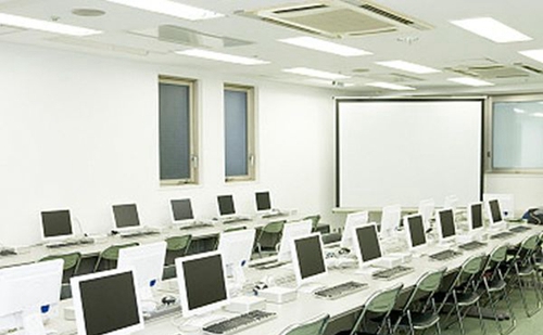 四川核工業(yè)技師學(xué)院成都溫江校區(qū)微機(jī)室