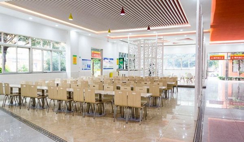 成都電腦學校新華食堂一角4