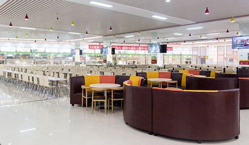 成都電腦學校新華食堂一角