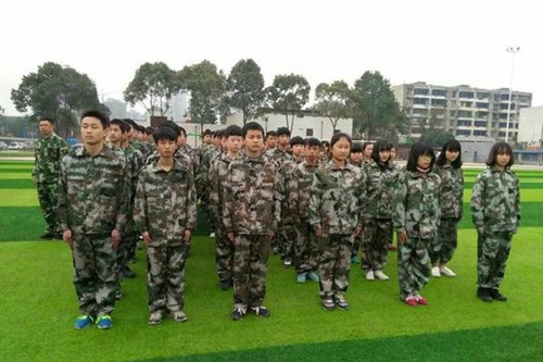 四川能投匯成技工學校新生軍訓
